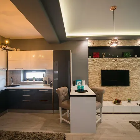 アパート Inchiriez Apartament In Mamaia Nord ナボダリ